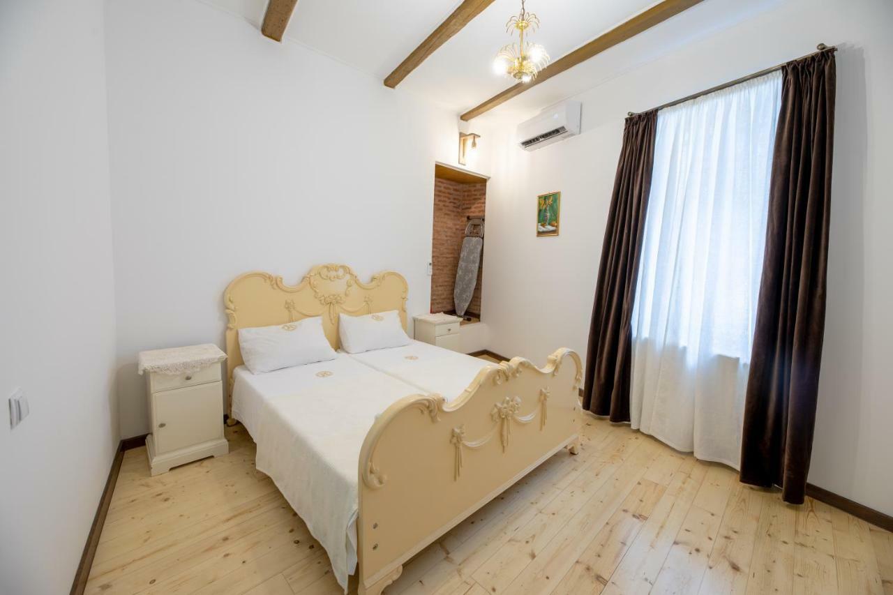 Apartment Ornament Tbilisi ภายนอก รูปภาพ