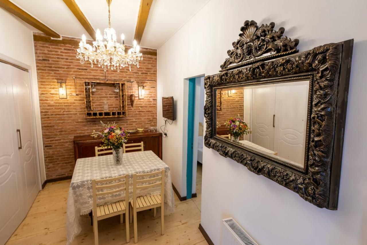 Apartment Ornament Tbilisi ภายนอก รูปภาพ