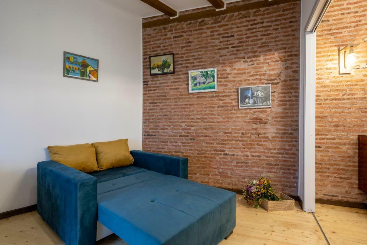 Apartment Ornament Tbilisi ภายนอก รูปภาพ