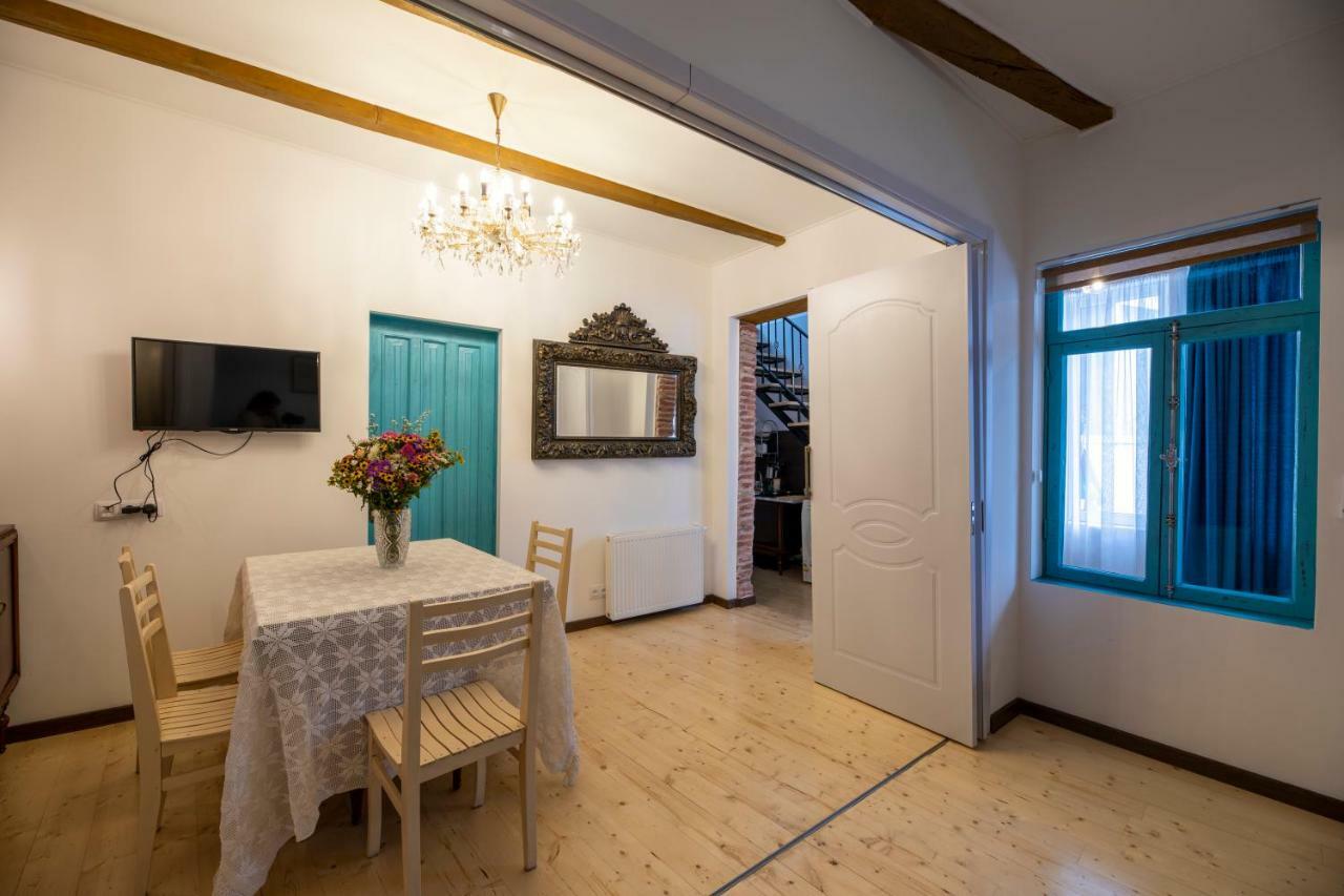 Apartment Ornament Tbilisi ภายนอก รูปภาพ
